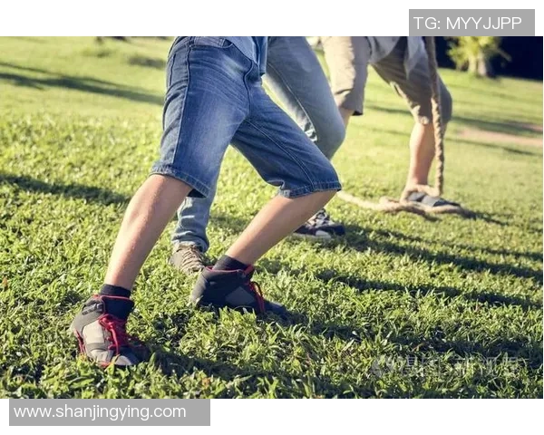 足球腿部特写展现运动员力量与技巧的完美结合与激情瞬间