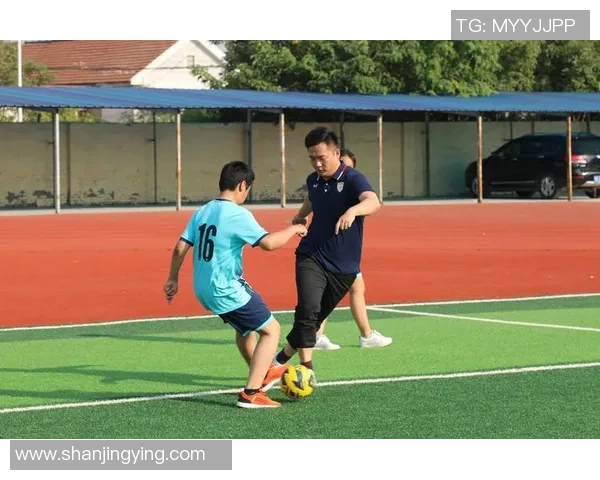 足球甩手舞热潮来袭全民参与尽享运动乐趣与激情